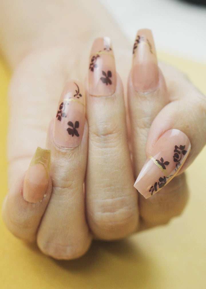 Classic_Flora_Press-Ons_1-PM-FN-60033-Pablo-Mode