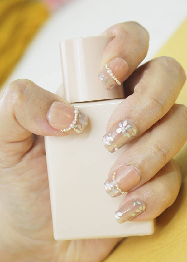 French_Floral_Pearl_Cat-Eye_Nails_1-PM-FN-60052-Pablo-Mode