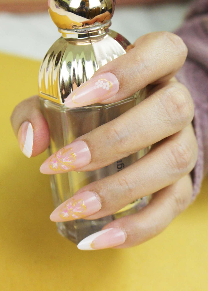 French_Golden_Petals_Nails_Set_1-PM-FN-60047-Pablo-Mode