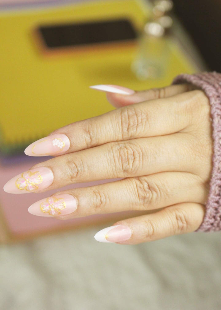 French_Golden_Petals_Nails_Set_2-PM-FN-60047-Pablo-Mode