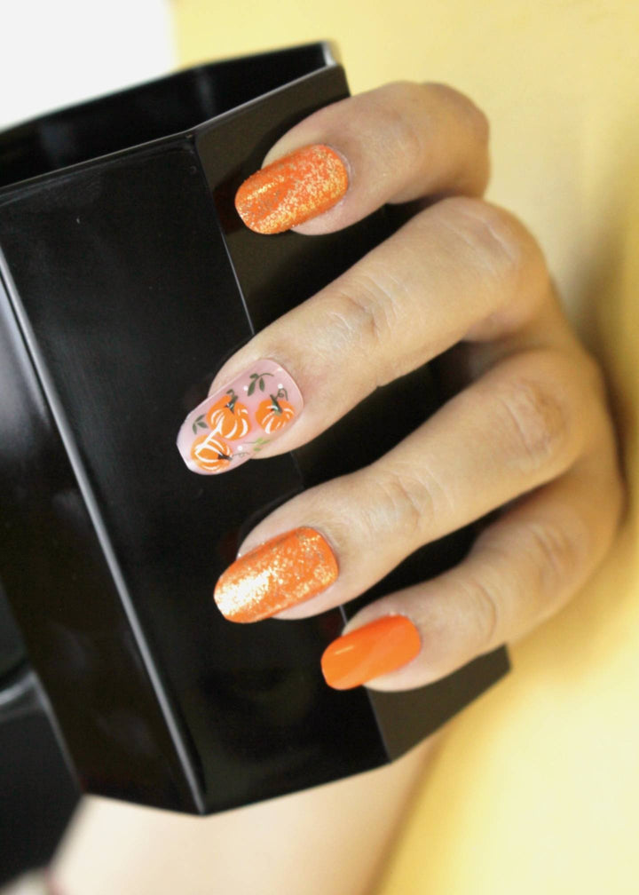 Glittery_Harvest_Sunset_Nails_1-PM-FN-60044-Pablo-Mode