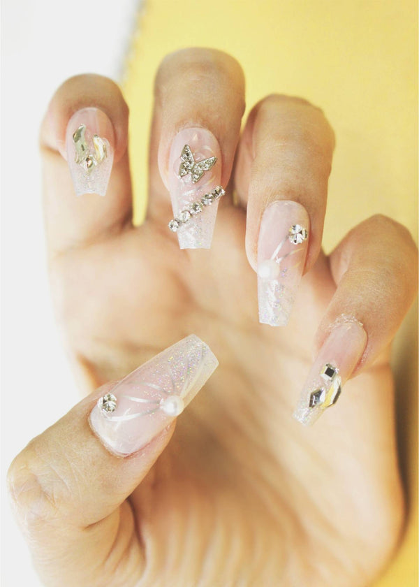 Sparkle_Glitter_Butterfly_Nails_1-PM-FN-60032-Pablo-Mode